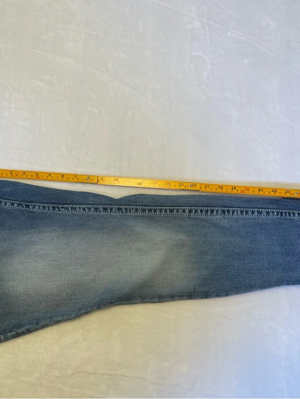Vigoss Women's 14 Mid-Rise Medium Wash Heritage Fit Jean Capris Distressed Y2K